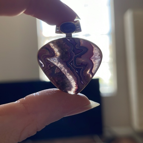 Purple dyed laguna lace agate sterling silver pendant - Picture 5 of 8